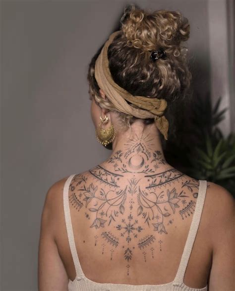 tatuaggi schiena donna|tatuaggi femminili sulla schiena.